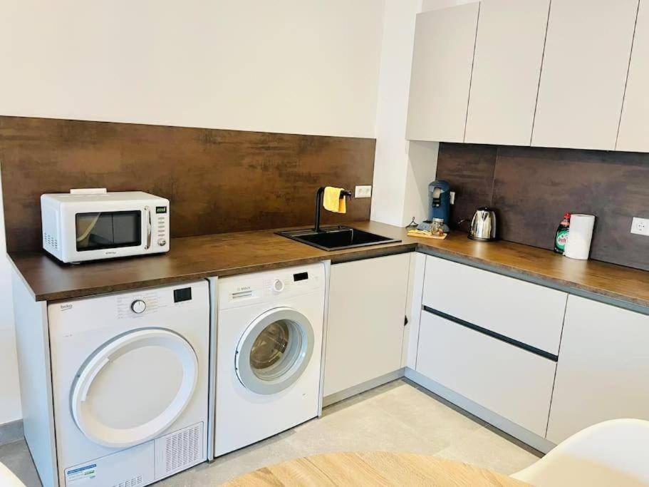 Charming 2 Bedrooms Flat In Center W Free Parking &terrace Apartment Luxemburg